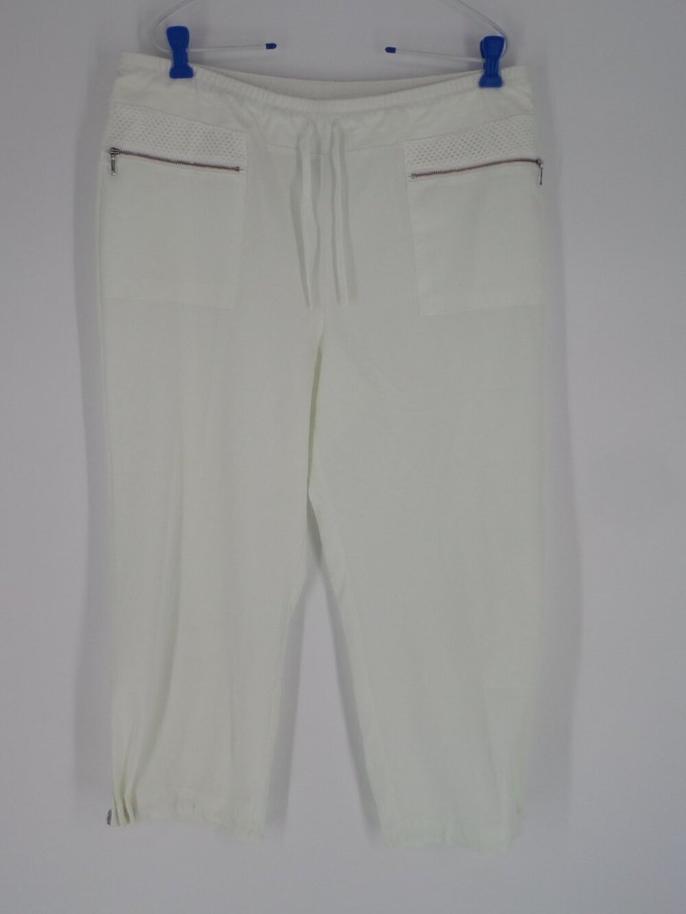 Chico's Zenergy Woman's White  Capri Pants  Size 2 US 12